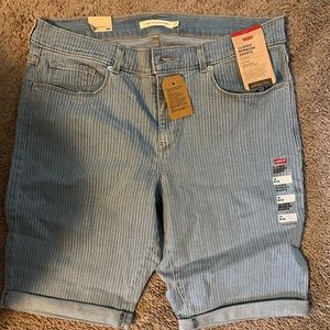 Levi size 32